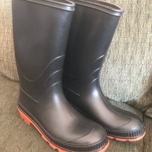 Boys size 4 rain boots